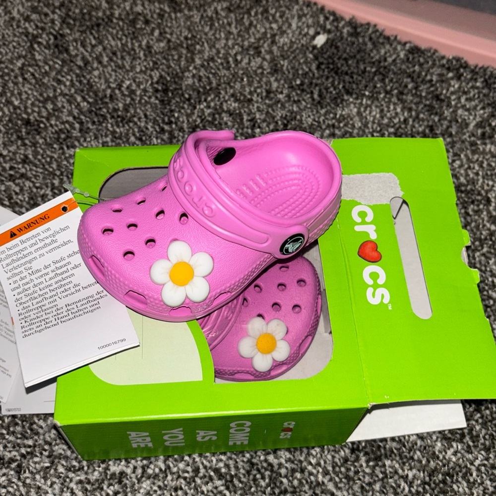 Crocs new size 2/3